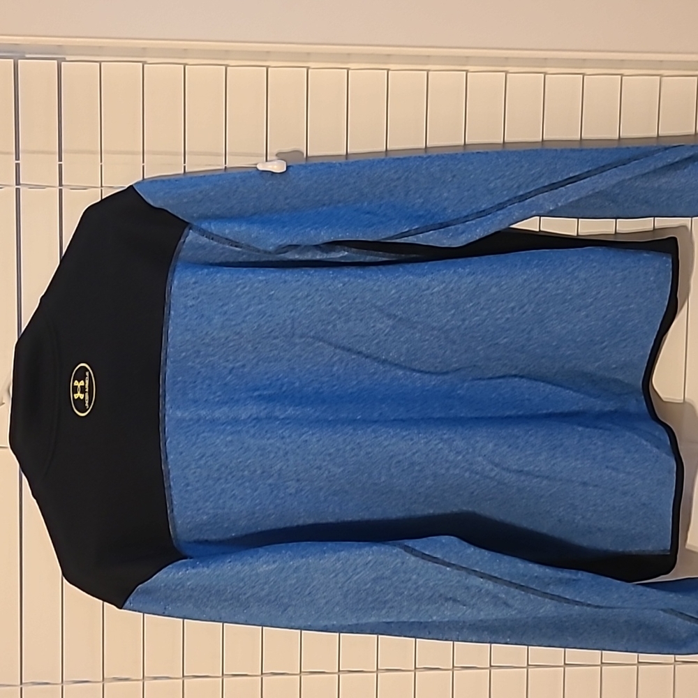 Under armour pull over - Picture 3 of 3